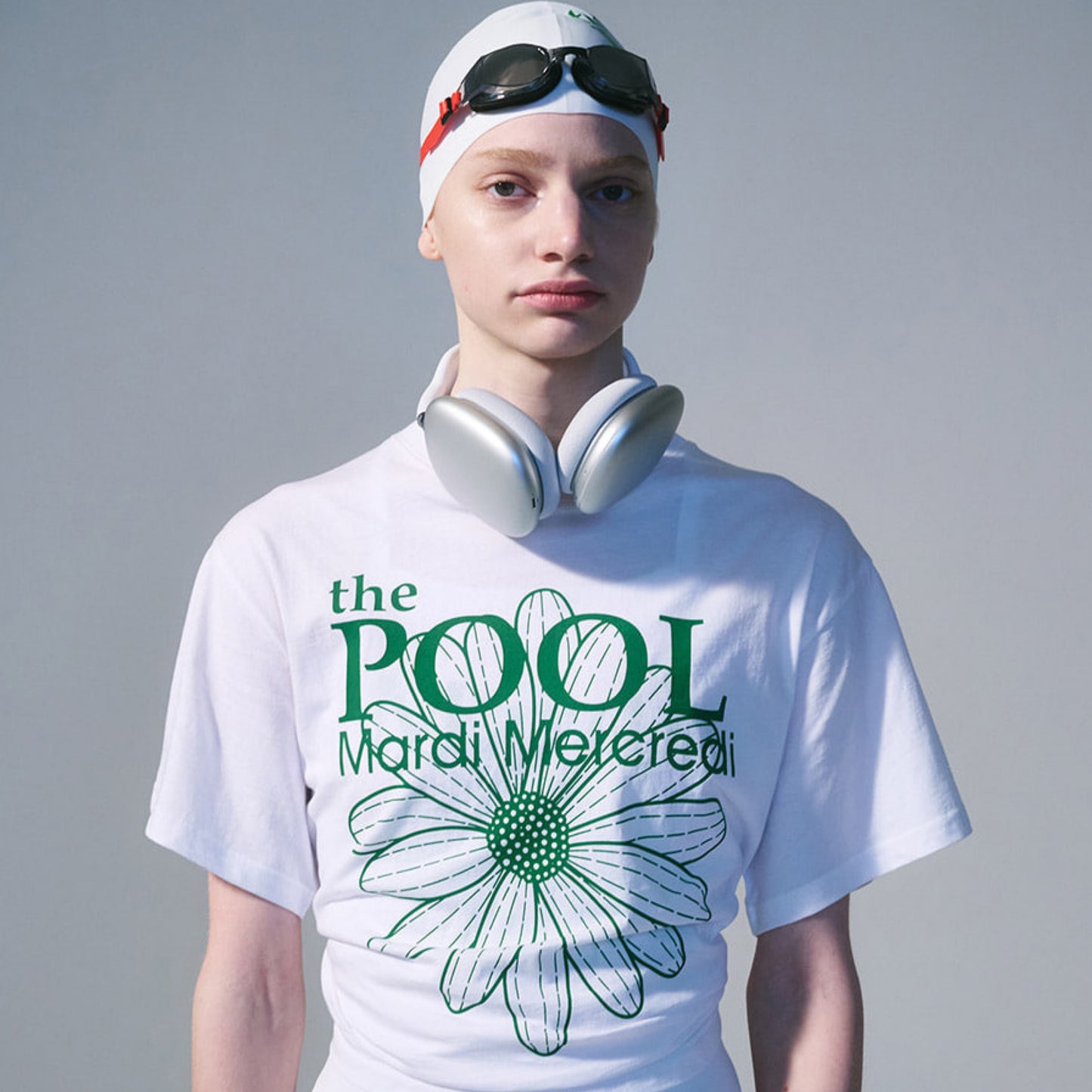 Mardi Mercredi (Flowermardi The Pool) T-Shirt